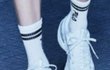 방탄 뷔 발목 진짜 얇음