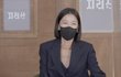 전지현 이제 웃네.jpg