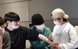 방탄 뷔 배 문질문질하는데