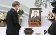 헌화하는 노재헌 변호사