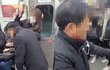 “나 경찰 빽 있어”… 술 취한 여성, 지하철서 폰으로 아버지뻘 퍽퍽