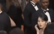 아이유 어깨빵 당함