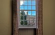폐병원 안에서 보는 바깥 세상