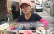 찜통더위에도 장갑을 벗을 수 없는 여자