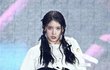 엔믹스 지우는 왜 크롭티 맨날 입히지?