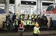 서울역서 무궁화호·KTX 충돌후 탈선.KTX 승객 287명 하차