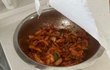 이게 재워둔 고기가 아닌 줄 알고 생으로 먹었다는 게 이해가 되시나요?