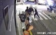 SBS에서는 가수 제시 일행이 제시의 팬을 폭행한 사건에 대해서 취재중입니다.