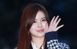 방민아 정예린 김세정 조미연. 3월 13일 양념치킨을 먹다.