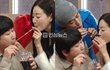 김사랑 SNL에서 빨대로 돌려마시는 장면 봄? 신동엽 입→김사랑→김원훈 입 이렇게 가던데 좀 그렇긴했음