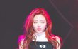 유나는 데뷔때가 더 예쁜듯