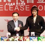 비를 보자마자 격하게 <b>포옹</b>하는 중국제과회사 사장님