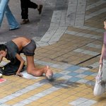 길거리 거지 청년 사진 (<b>심신</b> 허약자는 클릭을 자제하심이 ;;;)