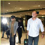 두 손 꼭 잡은 <b>베컴</b> 부부, 표정은 심각하네