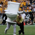 경기 중 변기통 <b>난입</b>사건?