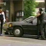내 <b>차</b> <b>옆</b>에서 키스를 하면..