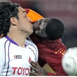 축구에 <b>전념</b>해 주세요.