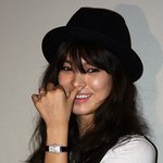부산 온 송혜교..손가락에 혹시 커플링?