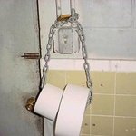훔쳐 <b>가지</b> 말라고 쇠사슬