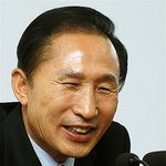 <b>눈웃음</b>