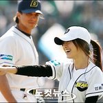 <b>홍수아</b> 올해도 어김없이 괴력 시구!