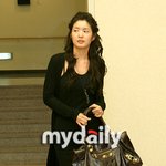 <b>류시원</b> 부친 빈소찾은 서지영 모습