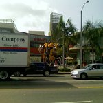 <b>la</b>에 등장한 트랜스포머 로봇