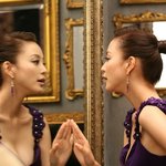 한예슬.. <b>v라인</b>이 너무 이쁘게 나온 브라광고 현장 모습.