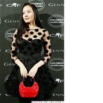포인트로 빨간 가방이 대세?김아중-손예진 <b>빨강</b> 가방!