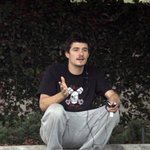 "올랜도 <b>블룸</b>" 콧구멍 후비다..