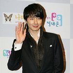 <b>슈트</b>입은 조인성, 살 빠진듯 ~