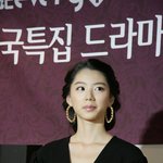 배우로 <b>대뷔</b>한 박수진 얼굴 너무 예뻐!