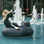 <b>팔자</b> 좋아 보인다.