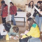 바닥에 엎드려 <b>사인</b>해주는 배용준