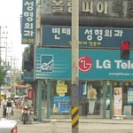 - ,. - 글자가 가려졌을뿐인데 - -<b>파급</b>효과는 대단!