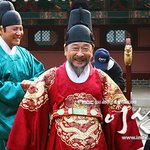 [<b>이산</b>]세손에게 신발을 자랑하는 영조 ㅋㅋㅋ