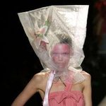 <b>난감</b>한 패션쇼 현장