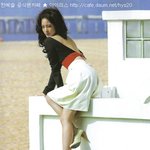한예슬.. 노출의상 바람<b>불어</b> 치마가 홀랑~