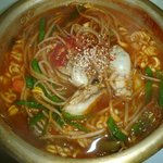 굴과 콩나물을 넣은 <b>얼큰</b>시원한 라면과 일본과자(만쥬)