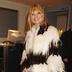 케이트모스, 특이한 <b>털옷</b>! 혹시 두루미 컨셉?