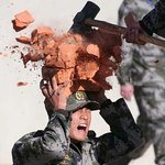 중국 군인 훈련은 '<b>기인</b> 열전'