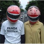 엽기적인 <b>헬멧</b>