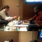 남친 제이지와 <b>보드</b>게임에 열중하는 비욘세