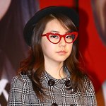원더걸스 <b>소희</b> 복고스타일 안경 쓰고