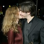 <b>드류</b> 배리모어, 남친 저스틴과 키스중!