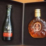 선물받은 코냑 미니어쳐 병