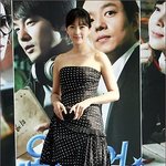 73년 송윤아..기자 간담회서 빛나는 미모