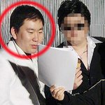 차가운 이미지에 표정<b>변화</b>없는 남자.