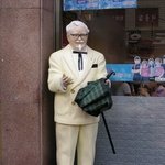 손님. <b>우산</b>가지고 가셔야죠.