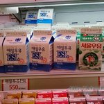 롯x백화점 마트에서 <b>증정</b>품우유 판매(사진)